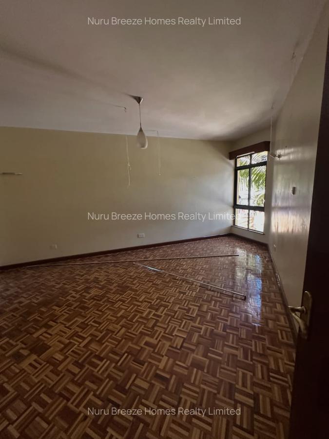 3 Bed Apartment with En Suite in Brookside - 4