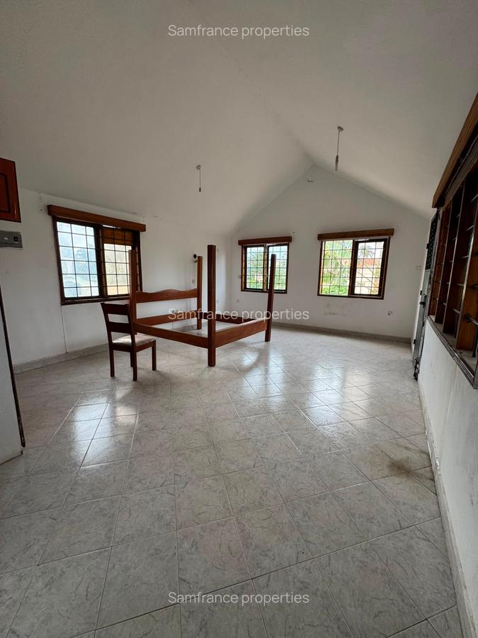 5 Bed House with En Suite at Bombolulu - 6