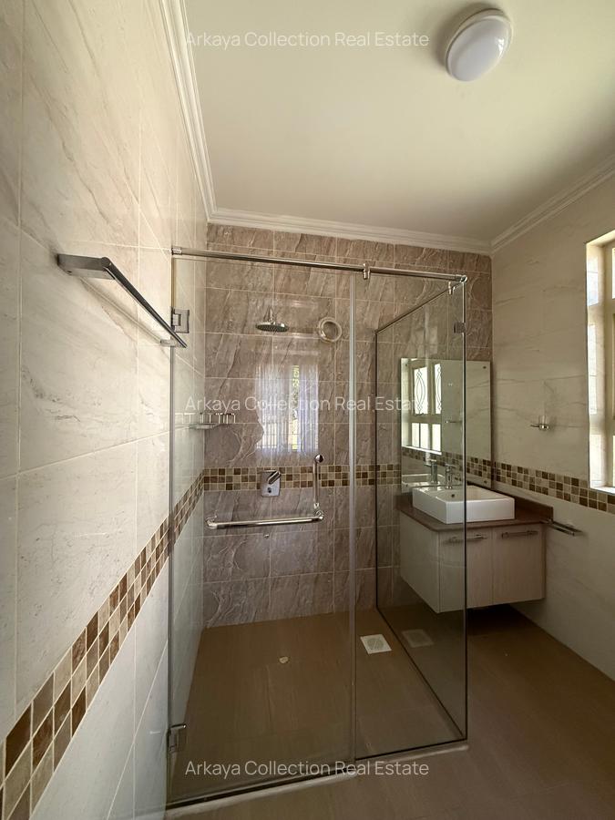 6 Bed House with En Suite in Nyari - 13