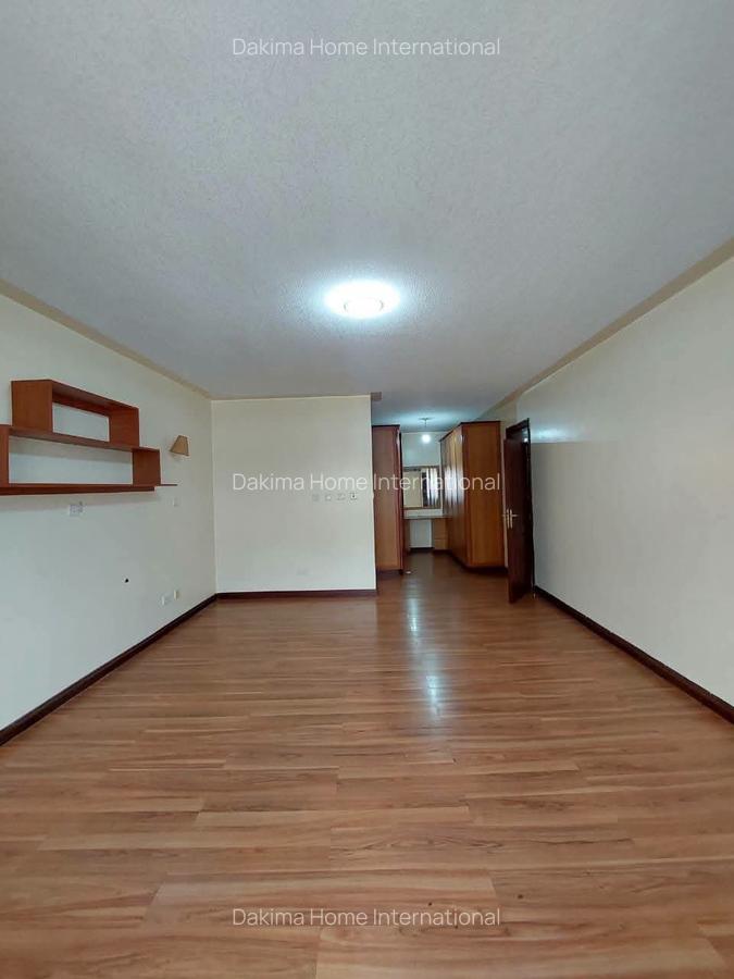 4 Bed Townhouse with En Suite in Brookside - 8