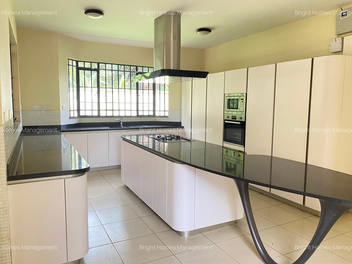 5 Bed Townhouse with En Suite in Lavington - 6