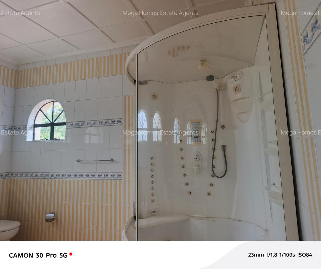 5 Bed House with En Suite in Runda - 18