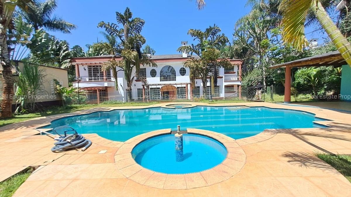 5 Bed House with En Suite in Nyari - 1
