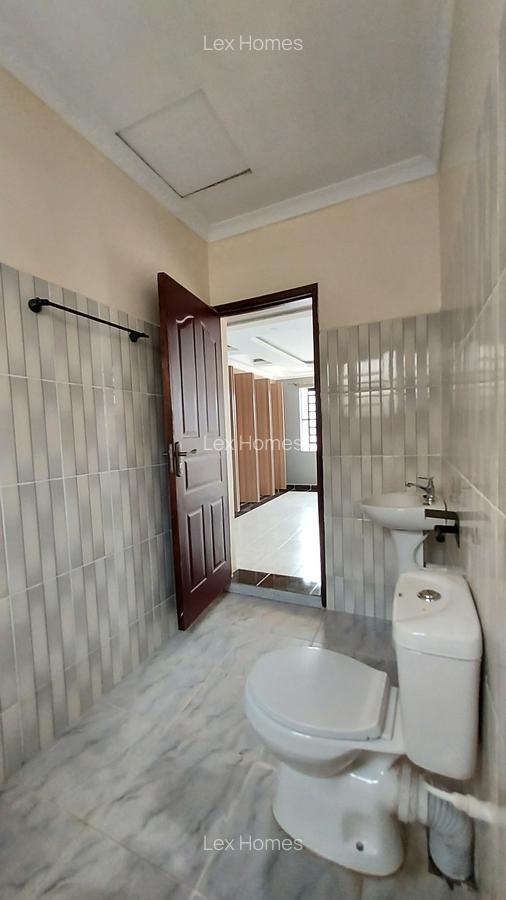 3 Bed House with En Suite at Kahuho - 15