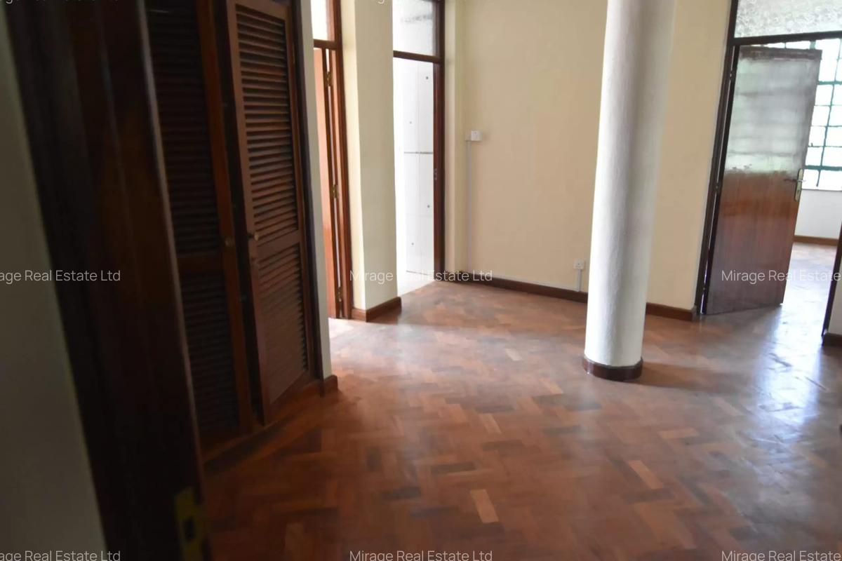 3 Bed Apartment with En Suite in Lavington - 10