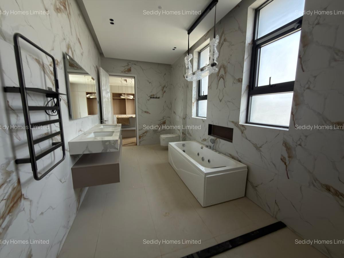 5 Bed Villa with En Suite in Runda - 11
