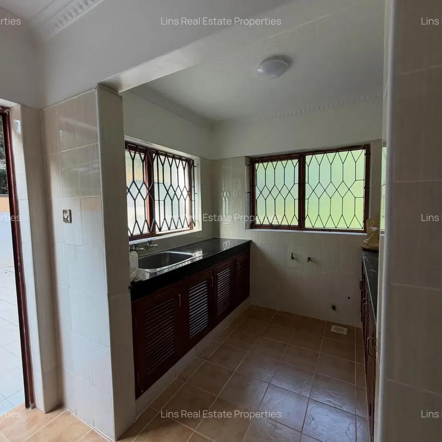 5 Bed Townhouse with En Suite in Runda - 8