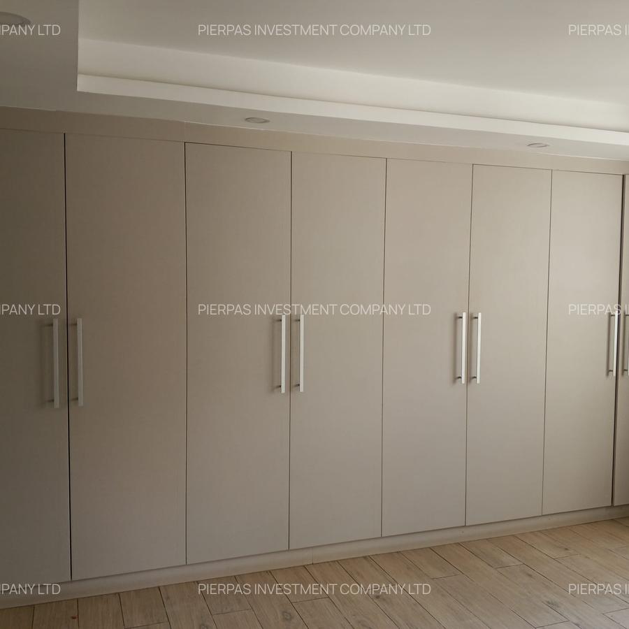 3 Bed Apartment with En Suite in Lavington - 17