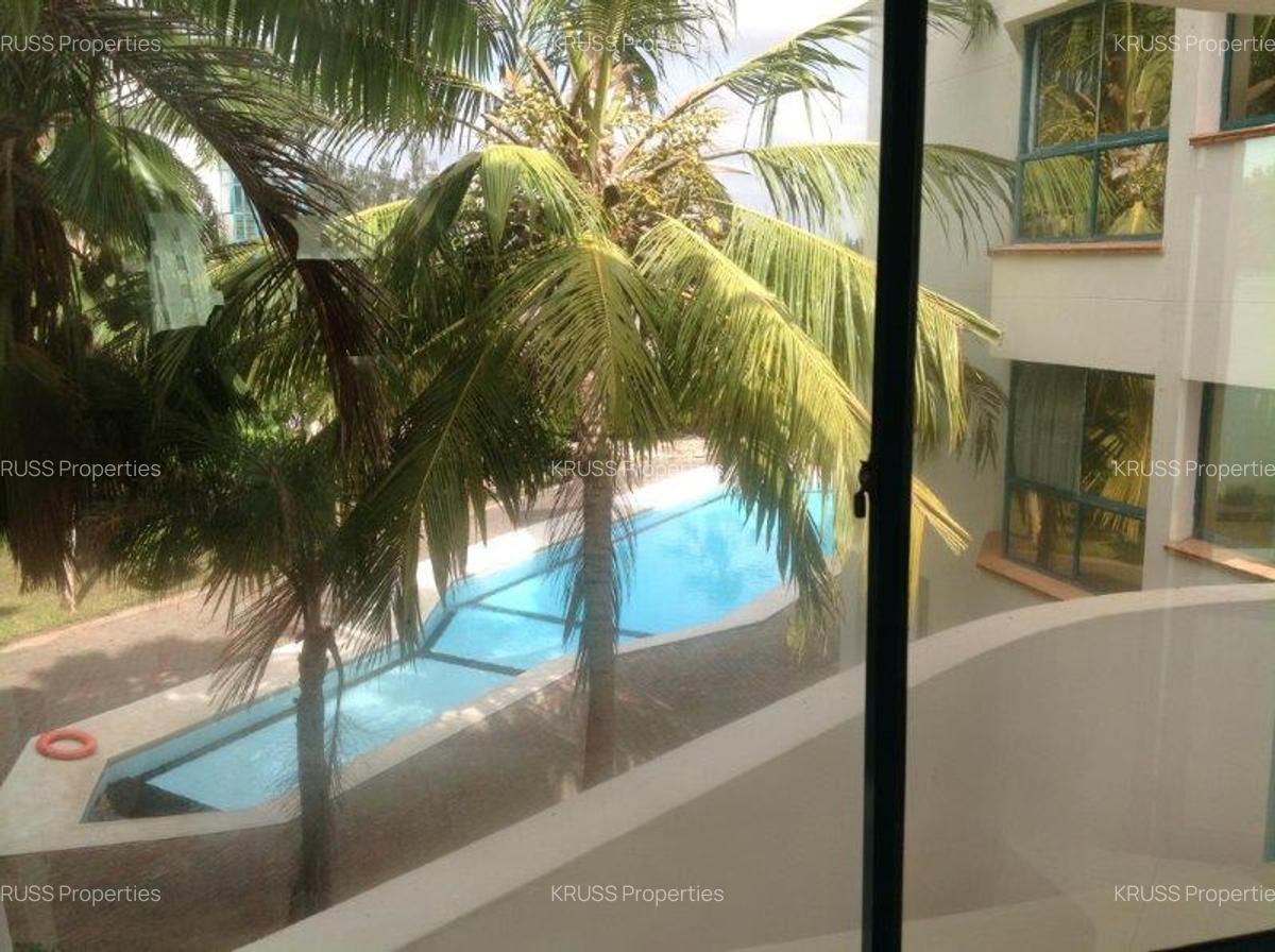 3 Bed Apartment with En Suite at As1026 - 4