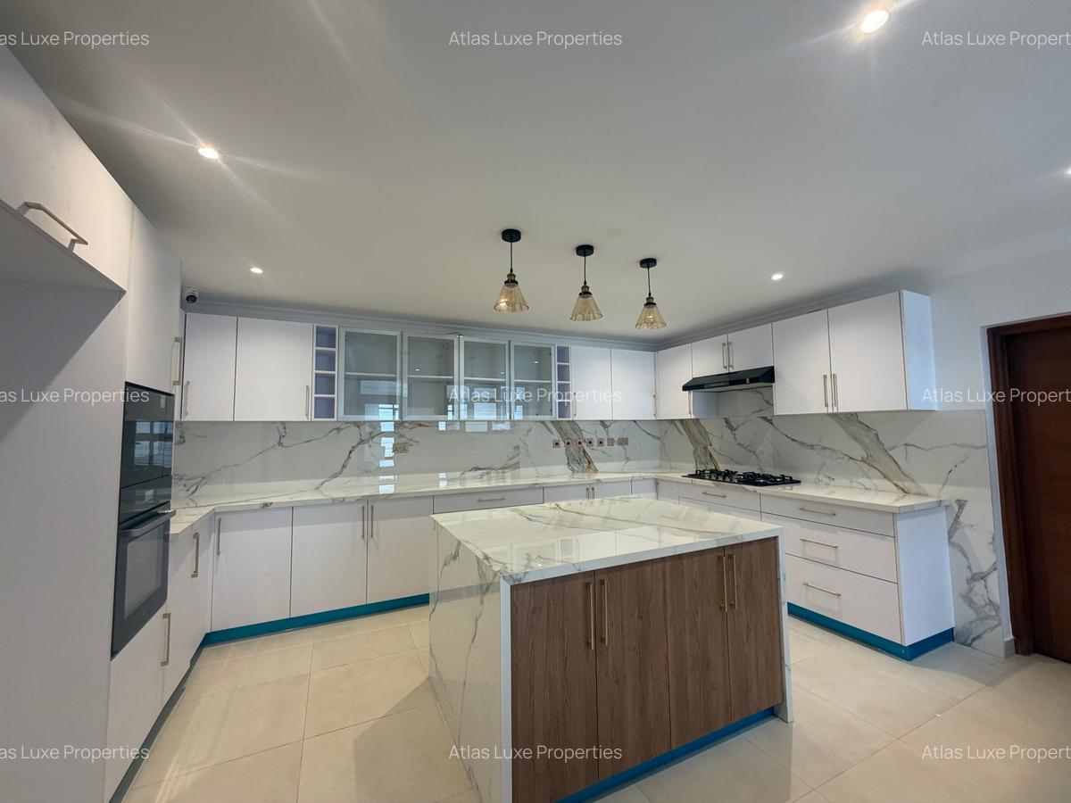 5 Bed House with En Suite at Old Runda - 4