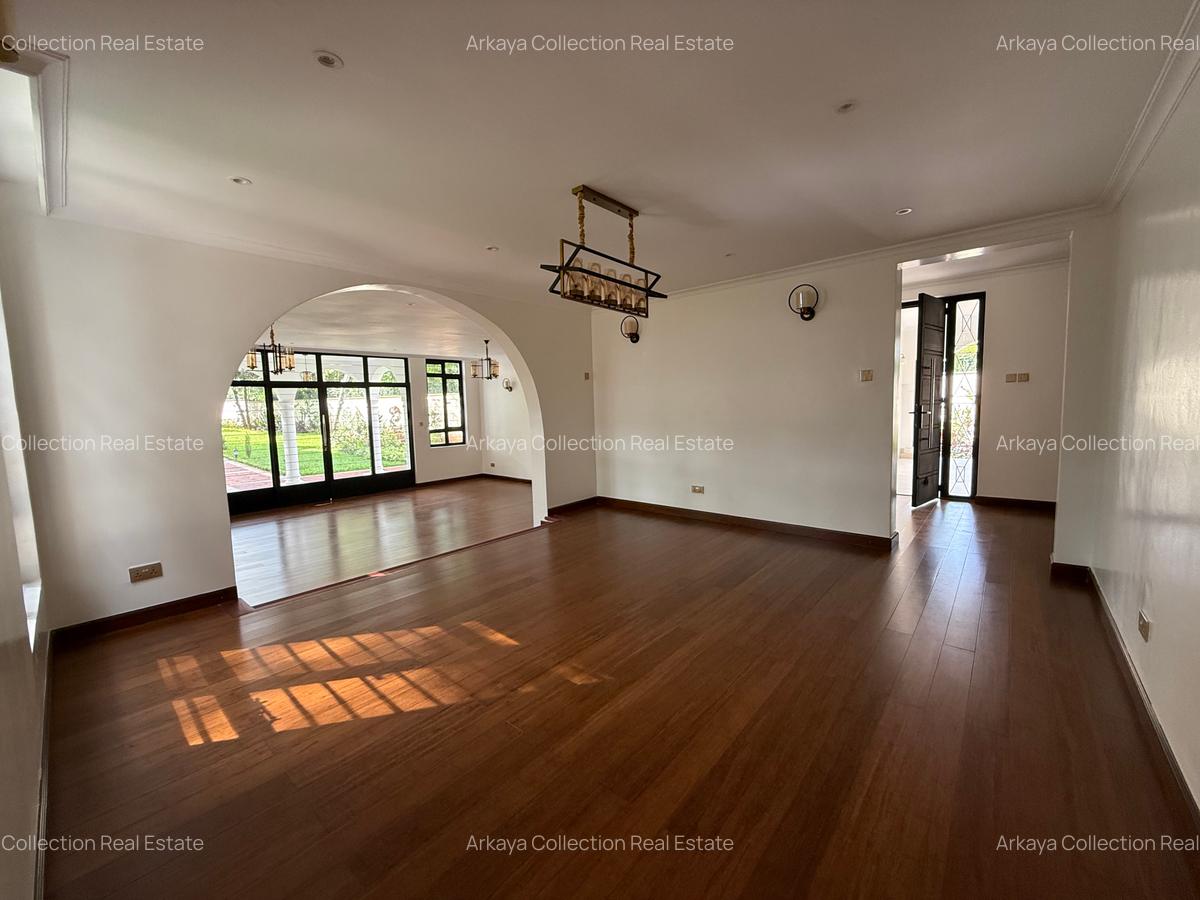 5 Bed House with En Suite in Runda - 3