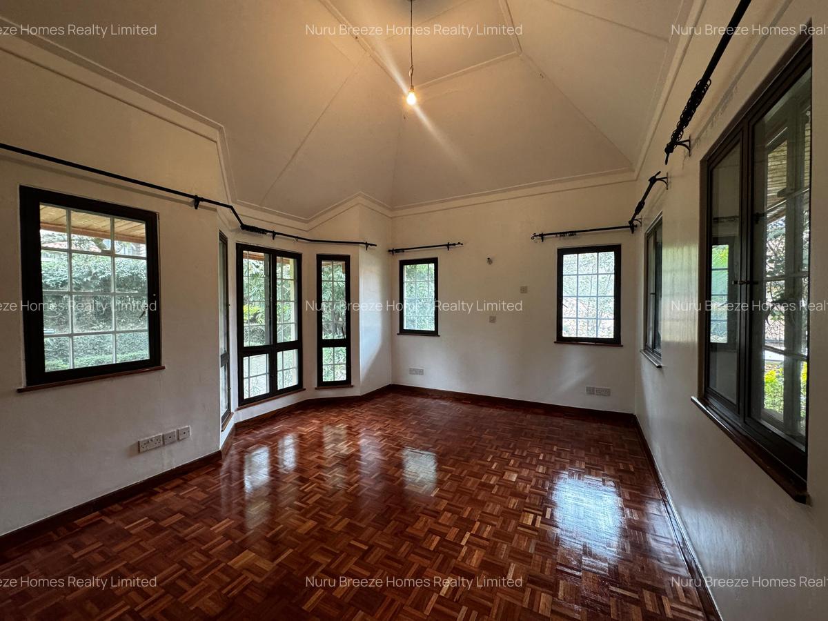 5 Bed Townhouse with En Suite in Rosslyn - 4