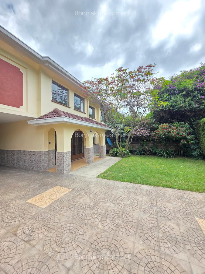 4 Bed Townhouse with En Suite at Lavington - 2