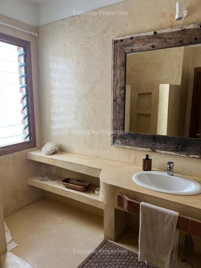 3 Bed Villa with Swimming Pool in Watamu - 3