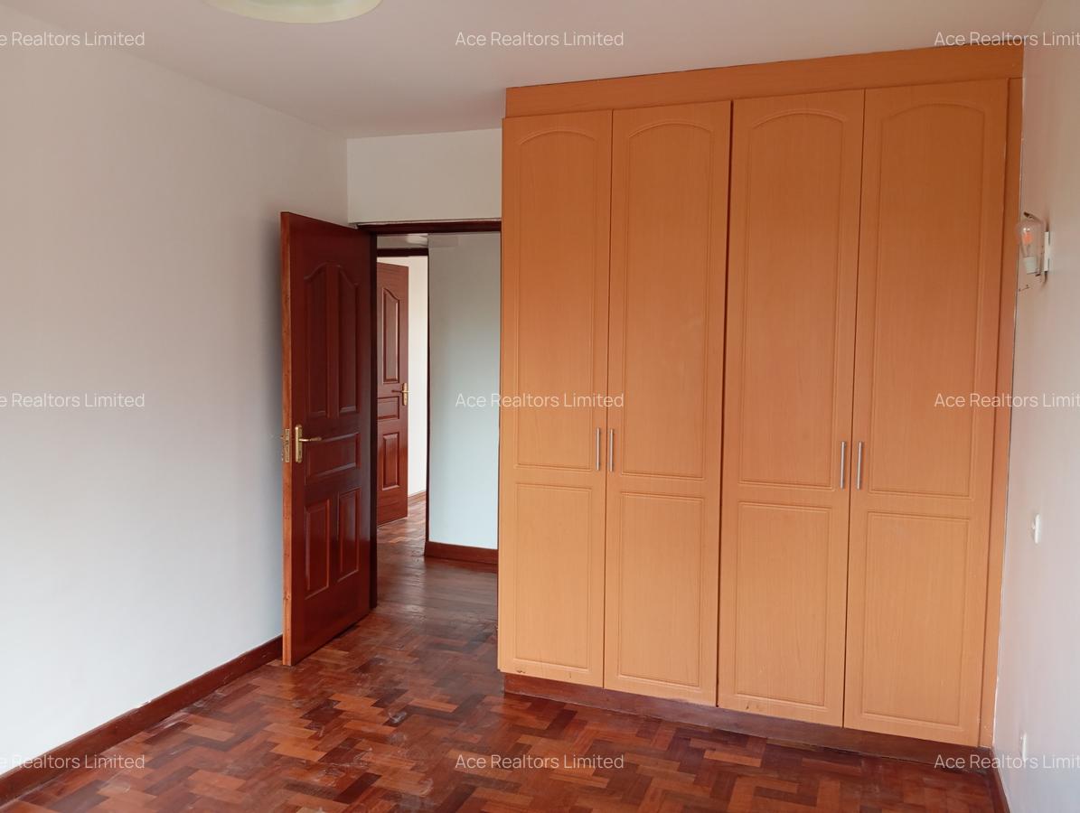 3 Bed Apartment with En Suite at Hatheru Road - 14