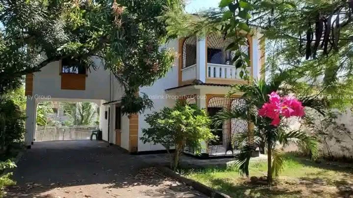 3 Bed Townhouse with En Suite at Greenwood Drive - 1