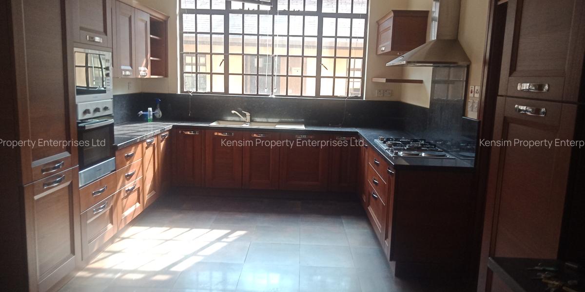 5 Bed Townhouse with En Suite in Lavington - 20