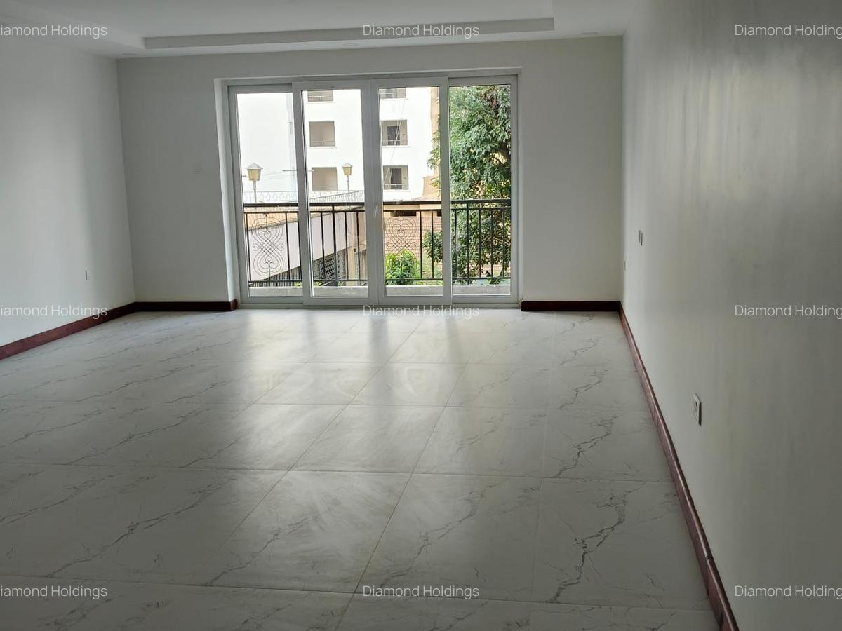 3 Bed Apartment with En Suite at Parklands - 4