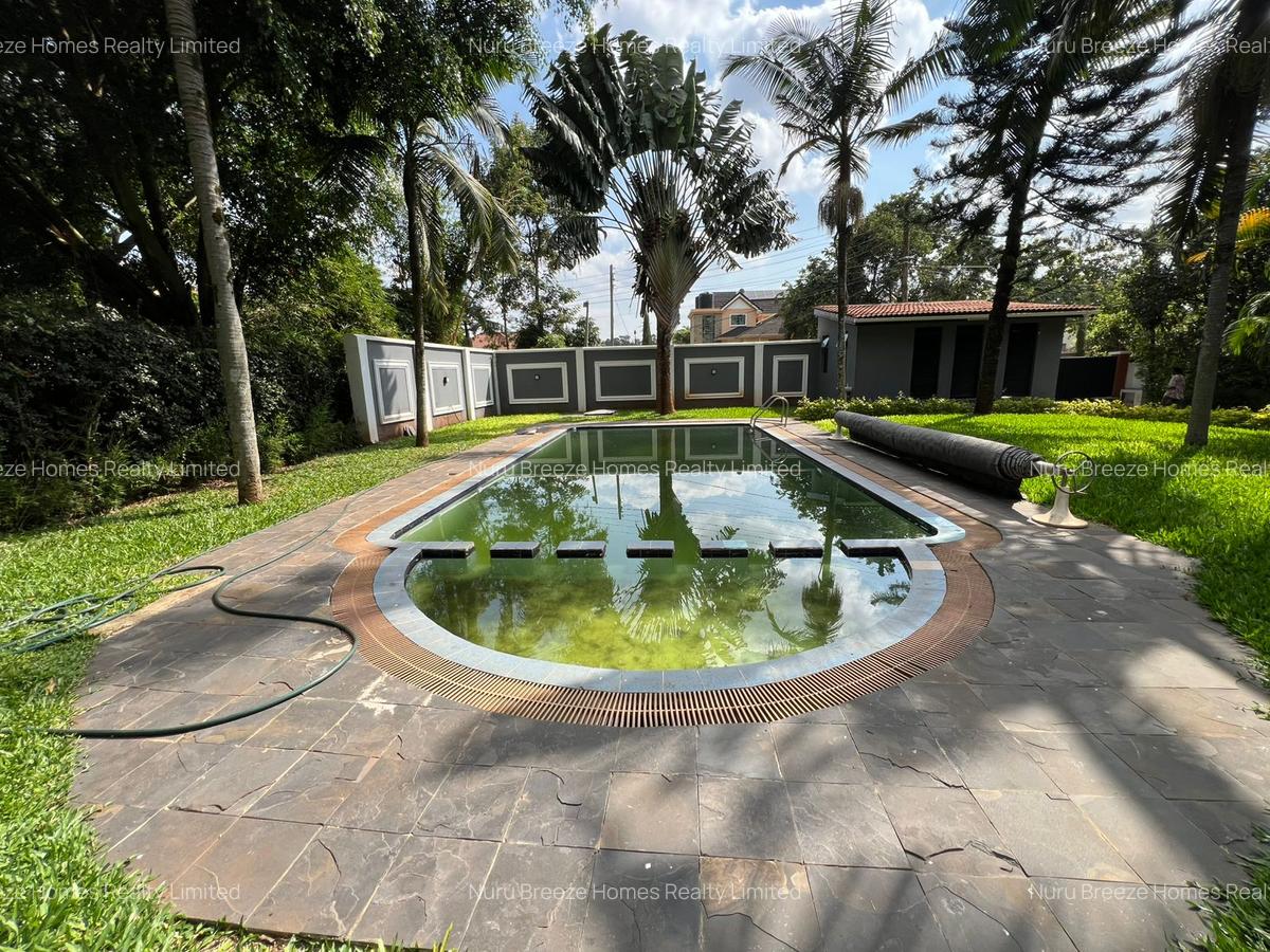 5 Bed House with En Suite in Garden Estate - 5
