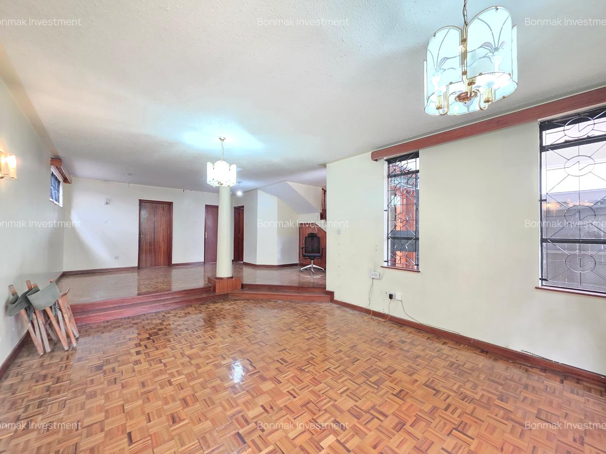 4 Bed Townhouse with En Suite at Valley Arcade - 19