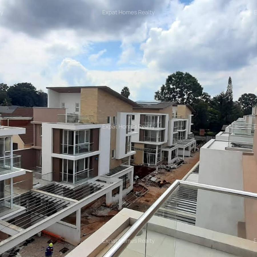 4 Bed Villa with En Suite in Lavington - 6
