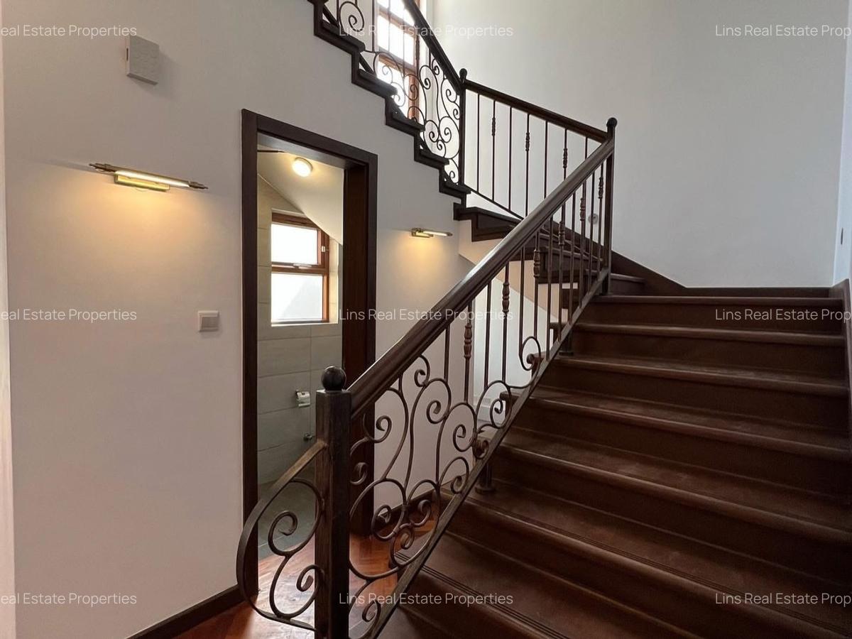 5 Bed Townhouse with En Suite in Lavington - 8