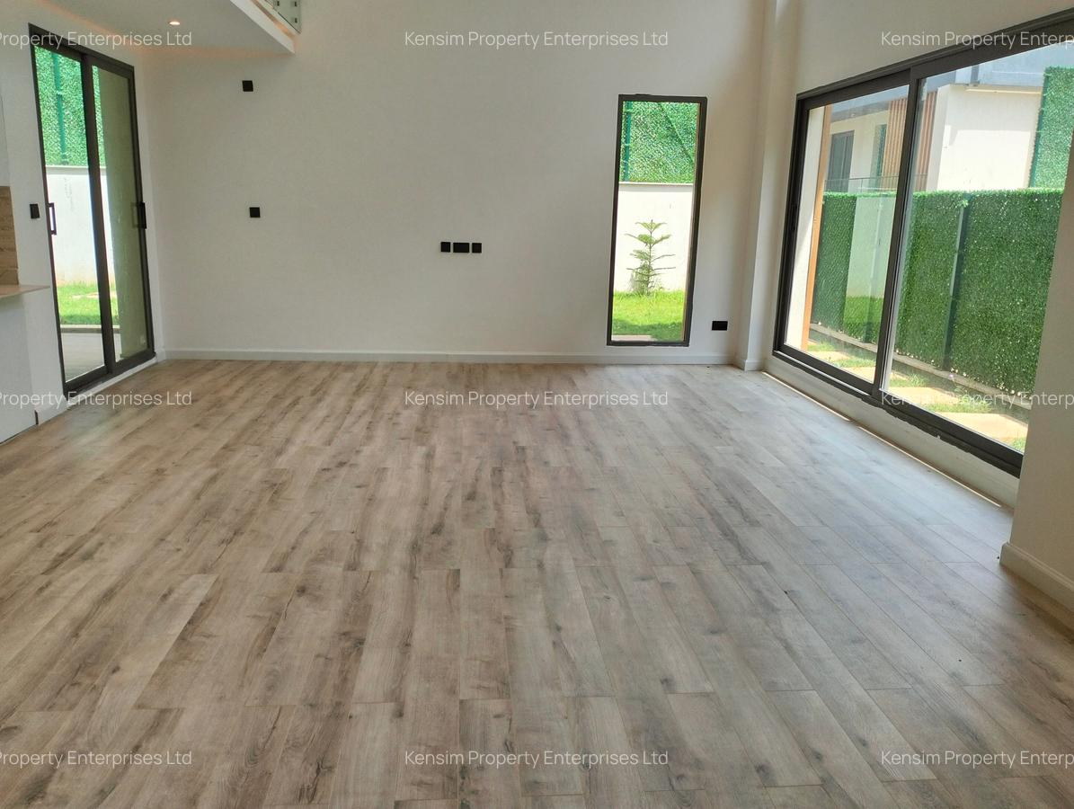 5 Bed Townhouse with En Suite in Lavington - 2