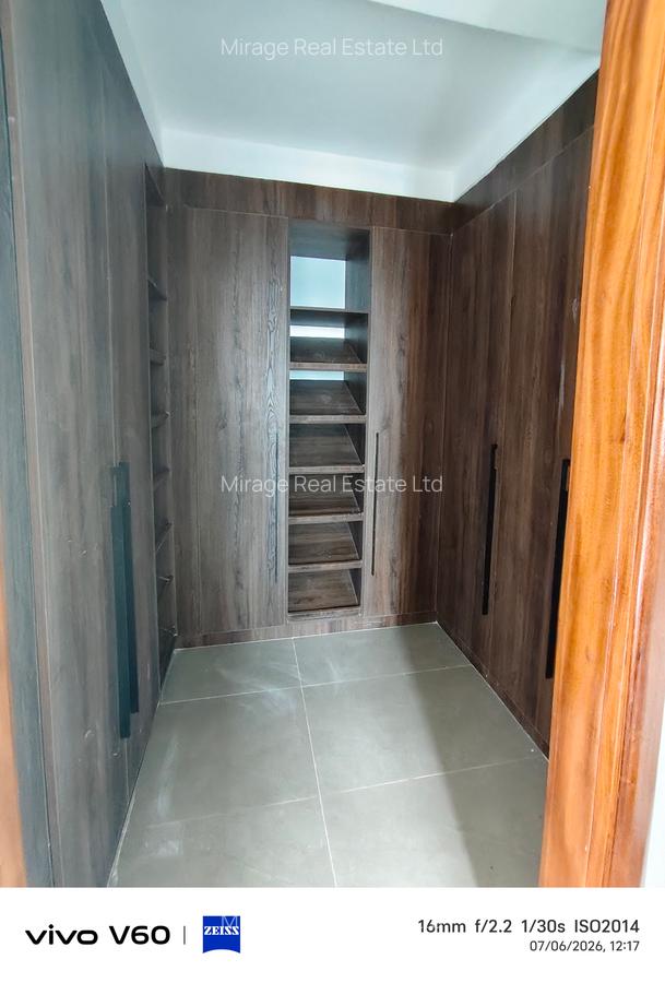 3 Bed Apartment with En Suite in Riverside - 13