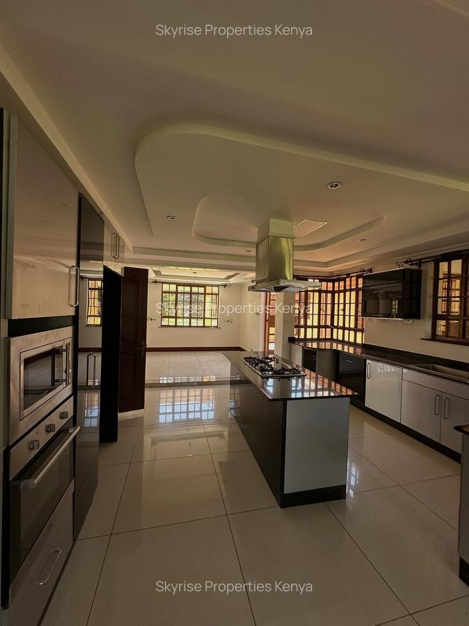 5 Bed House with En Suite in Runda - 11