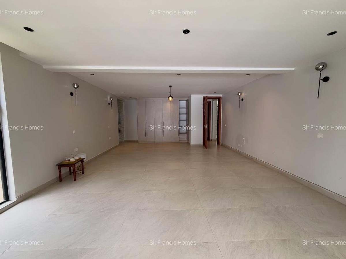 5 Bed Villa with En Suite at Tree Lane - 7