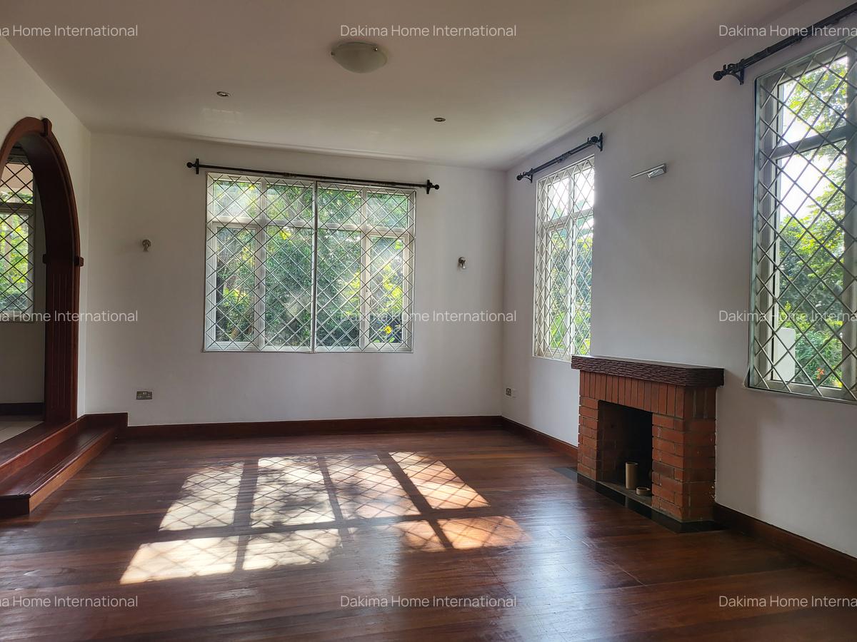 5 Bed Townhouse with En Suite in Rosslyn - 6