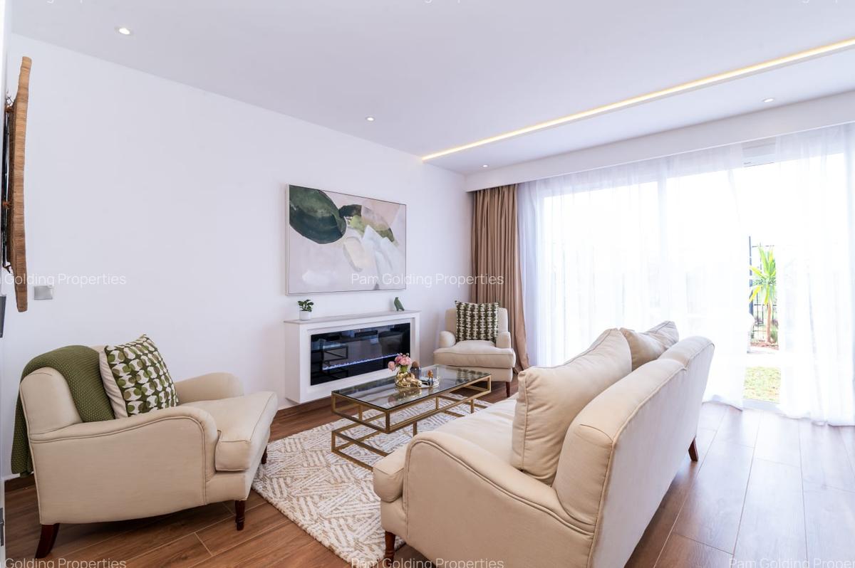 4 Bed Townhouse with Swimming Pool at Crawford Road - 4