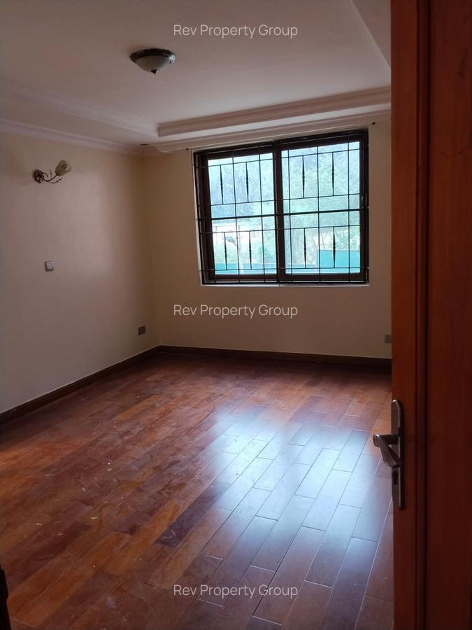 5 Bed Villa with En Suite in Lavington - 12
