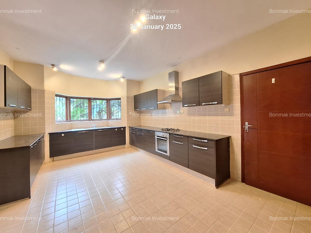5 Bed Townhouse with En Suite at Runda Park Estate - 4