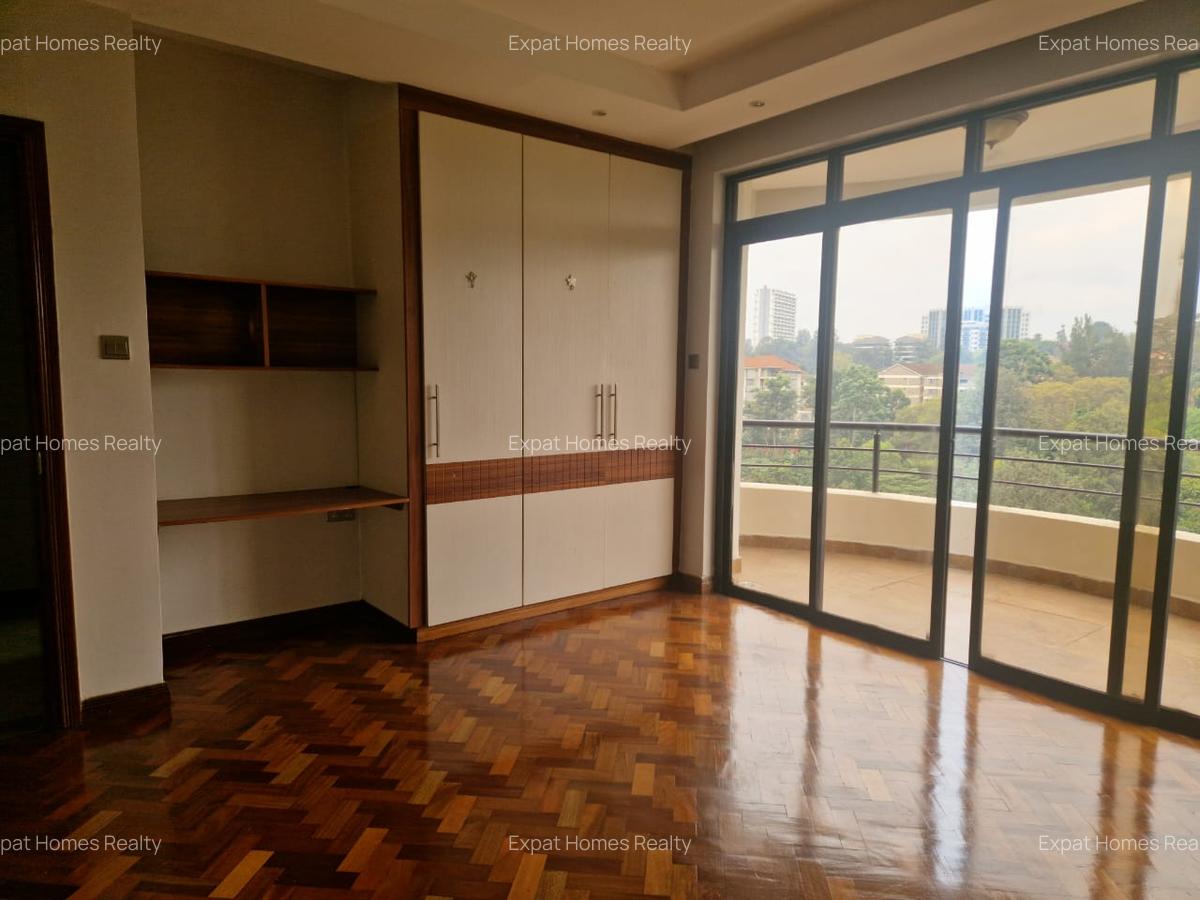 4 Bed Apartment with En Suite in Riverside - 8