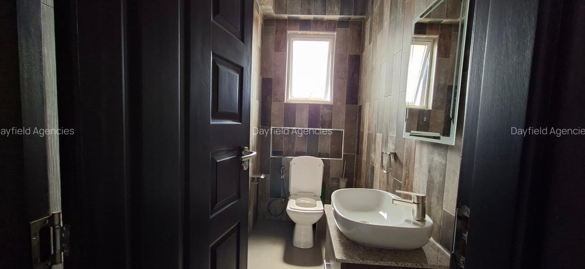 Serviced 2 Bed Apartment with En Suite in Brookside - 12