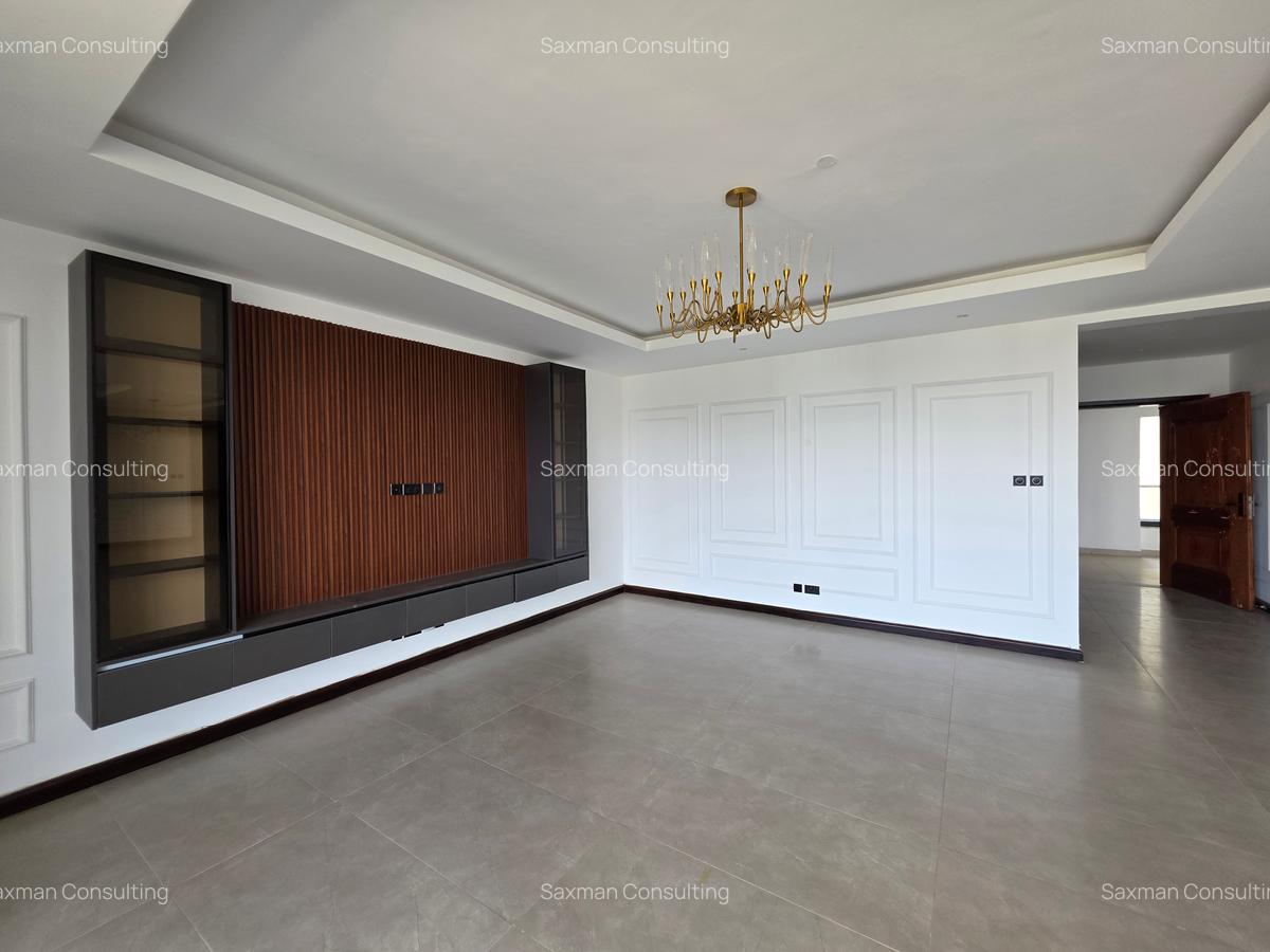 3 Bed Apartment with En Suite in Riverside - 3