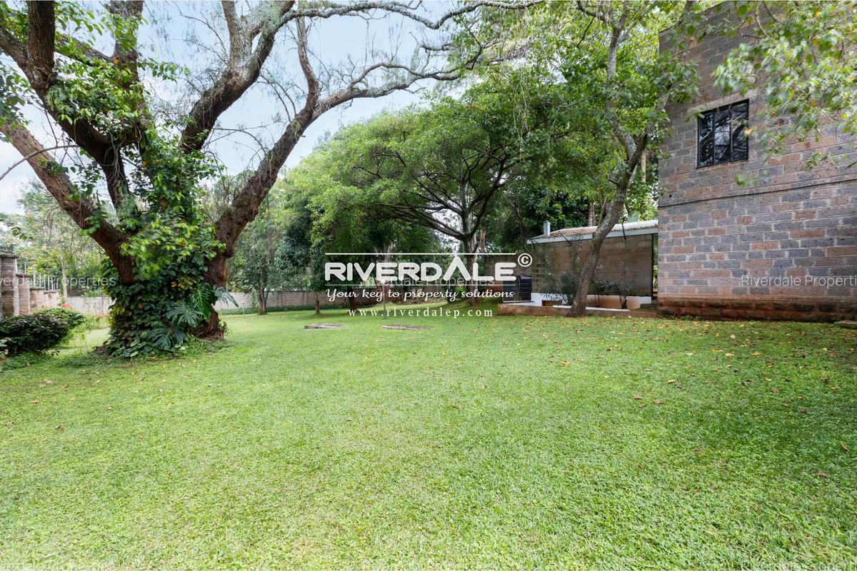 5 Bed House with En Suite in Runda - 20