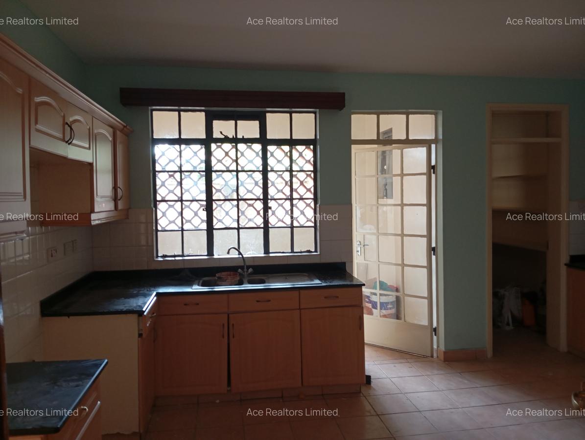 3 Bed Apartment with En Suite at Kaptei Garden - 4