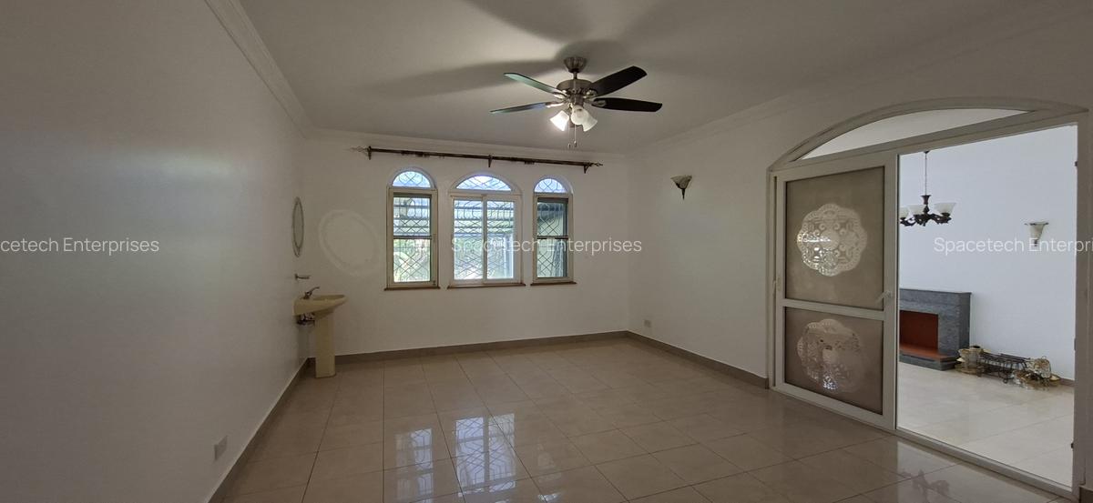 5 Bed House with En Suite in Runda - 10