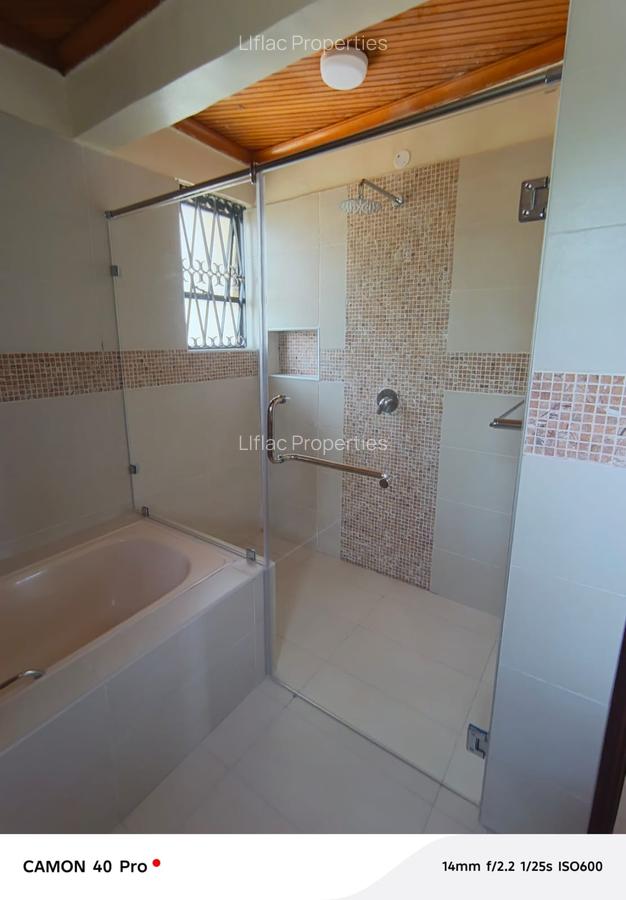 4 Bed House with En Suite in Runda - 11