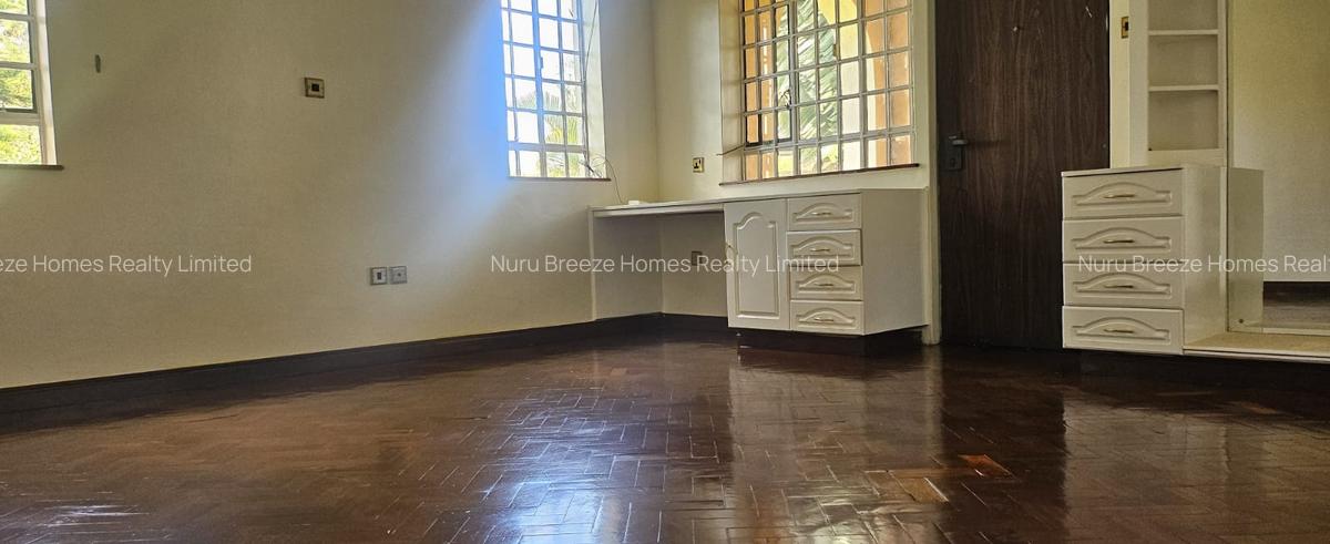 5 Bed House with En Suite in Runda - 16