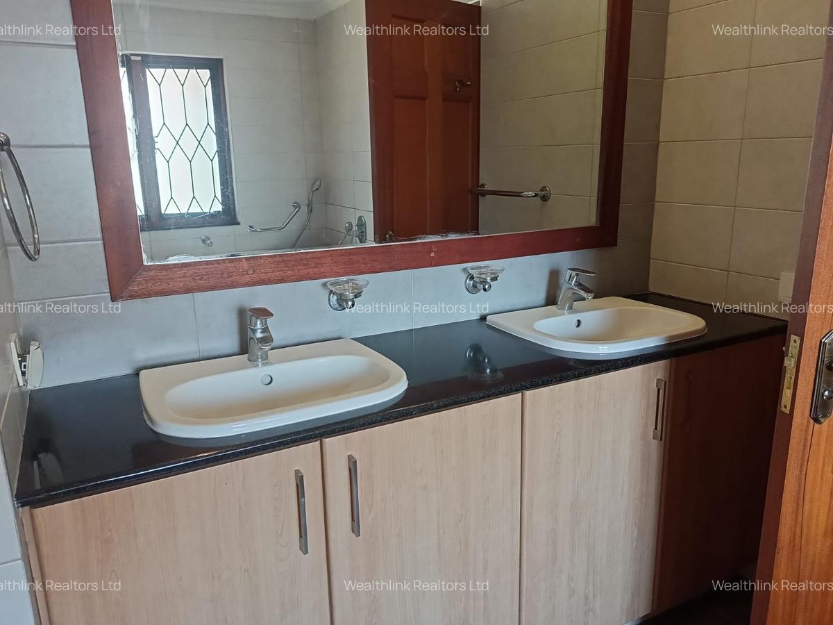 5 Bed Townhouse with En Suite at Gigiri - 10