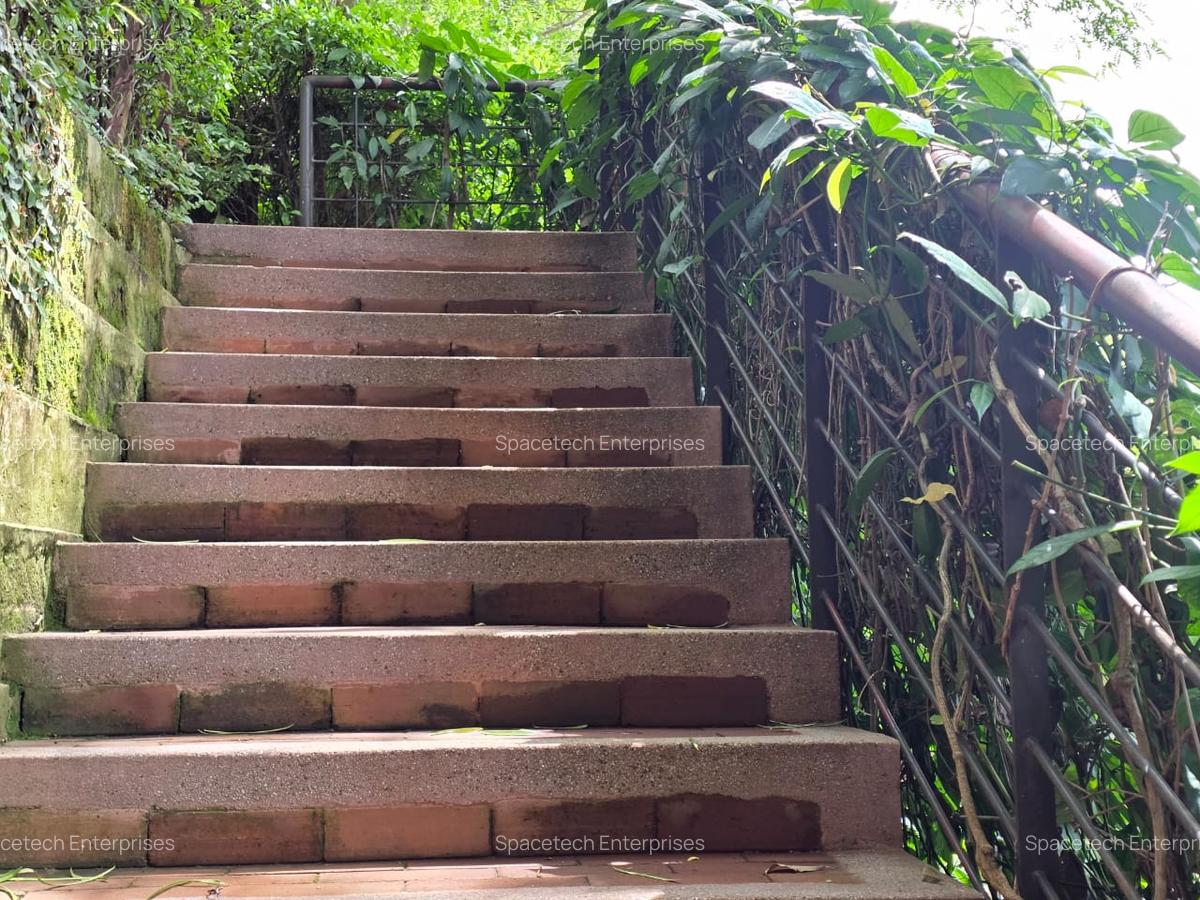 3 Bed Apartment with En Suite in Riverside - 5