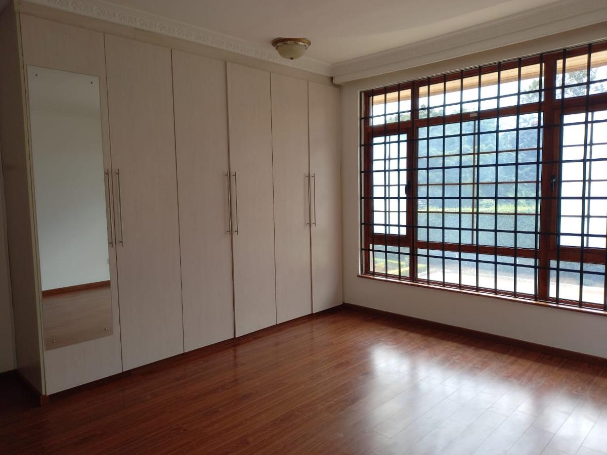 5 Bed Townhouse with En Suite in Runda - 3