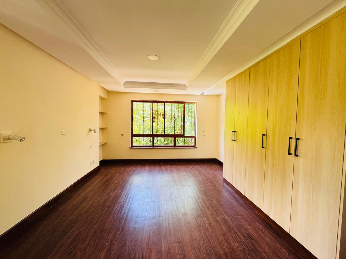 5 Bed Townhouse with Swimming Pool at Spring Valley - 12