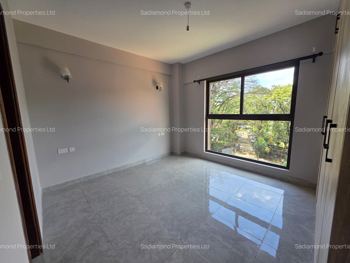 2 Bed Apartment with En Suite in Brookside - 2