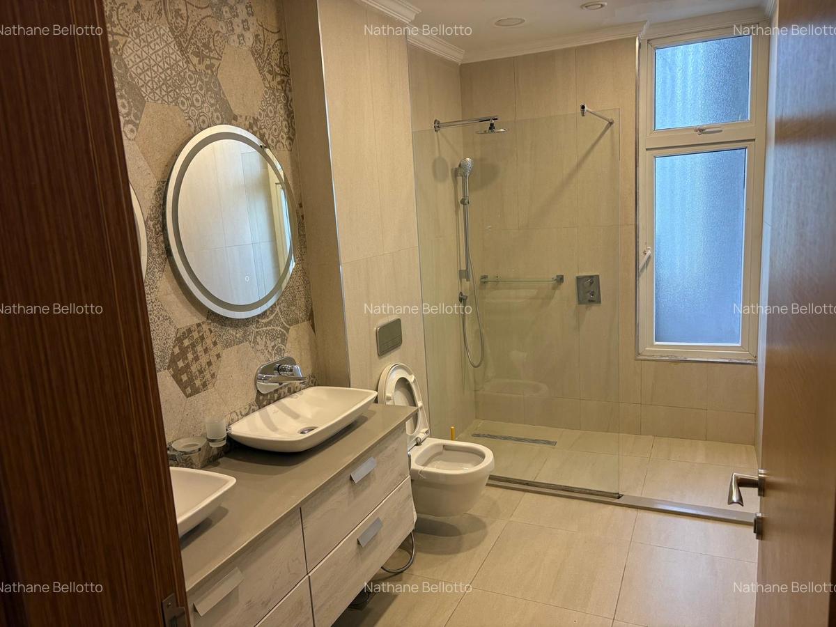 Serviced 2 Bed Apartment with En Suite in Parklands - 2