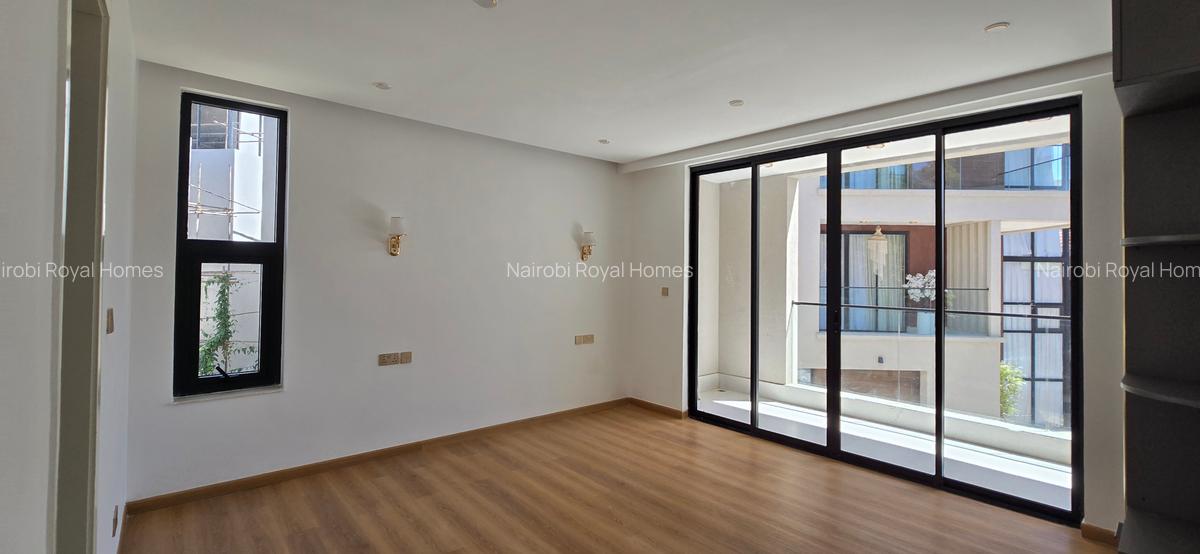 5 Bed Townhouse with En Suite at Lavington Green - 13