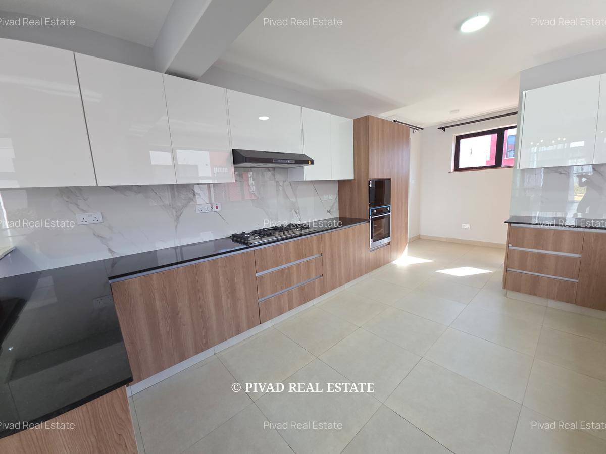 4 Bed Townhouse with Swimming Pool in Membley - 3